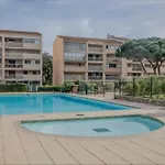 Les Pins Parasols Apartment