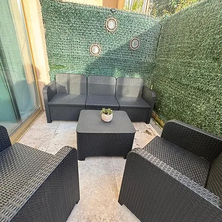 Les Pins Parasols Apartament