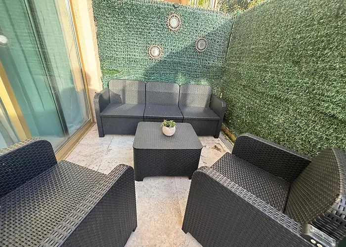 Les Pins Parasols Apartament